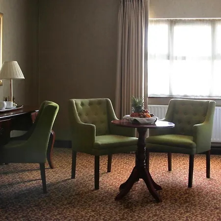 Seven Oaks With Heated Indoor Pool And Fitness Centre Town ホテル