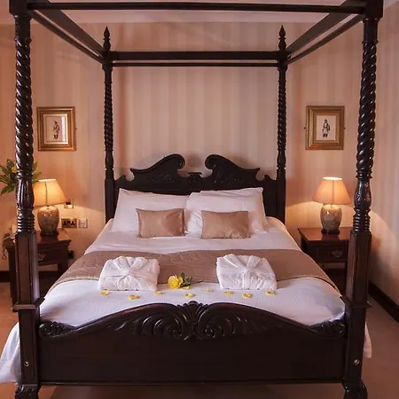فندق Seven Oaks كارلو