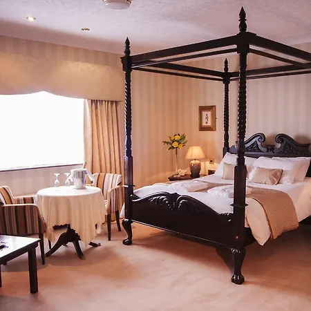 Seven Oaks Hotel 4*