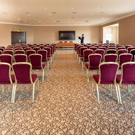 Seven Oaks With Heated Indoor Pool And Fitness Centre Town ホテル 4*