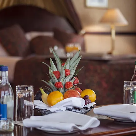 Hotel Seven Oaks 4*