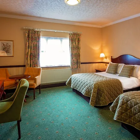 Hotel Seven Oaks 4*