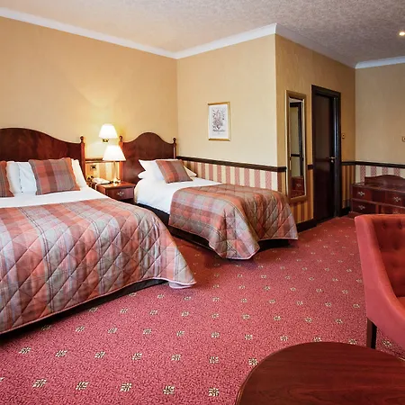 Seven Oaks With Heated Indoor Pool And Fitness Centre Town 4* カーロー