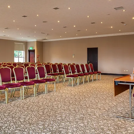 Otel Seven Oaks With Heated Indoor Pool And Fitness Centre Town