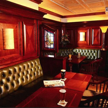Hotel Seven Oaks 4*