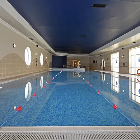 Seven Oaks With Heated Indoor Pool And Fitness Centre Town 4* カーロー