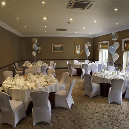 Otel Seven Oaks With Heated Indoor Pool And Fitness Centre Town 4*