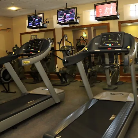 Seven Oaks With Heated Indoor Pool And Fitness Centre Town ホテル カーロー