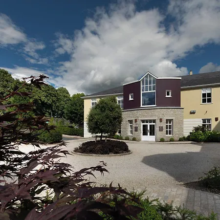 ホテル Seven Oaks With Heated Indoor Pool And Fitness Centre Town