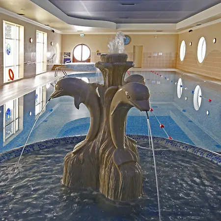 Seven Oaks With Heated Indoor Pool And Fitness Centre Town 4*