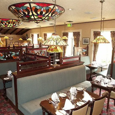 فندق Seven Oaks