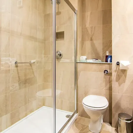 فندق Seven Oaks 4*