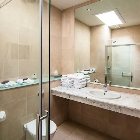 Seven Oaks فندق