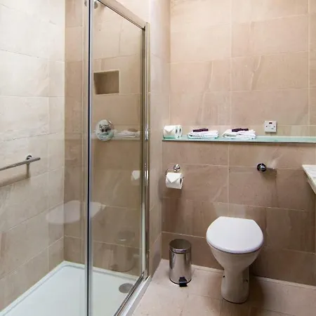 Hotel Seven Oaks