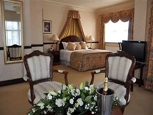Seven Oaks With Heated Indoor Pool And Fitness Centre Town
