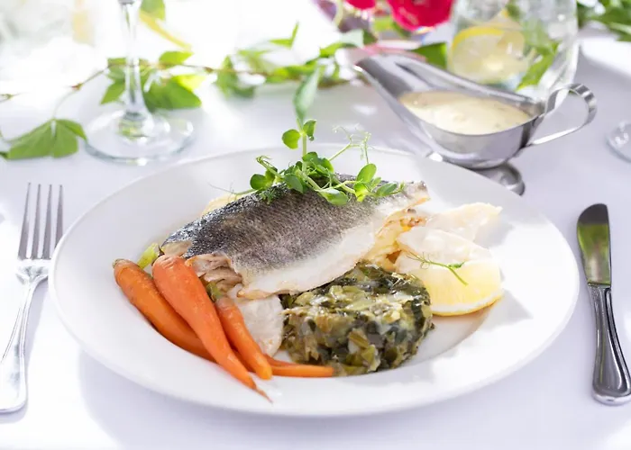 Seven Oaks מלון 4*