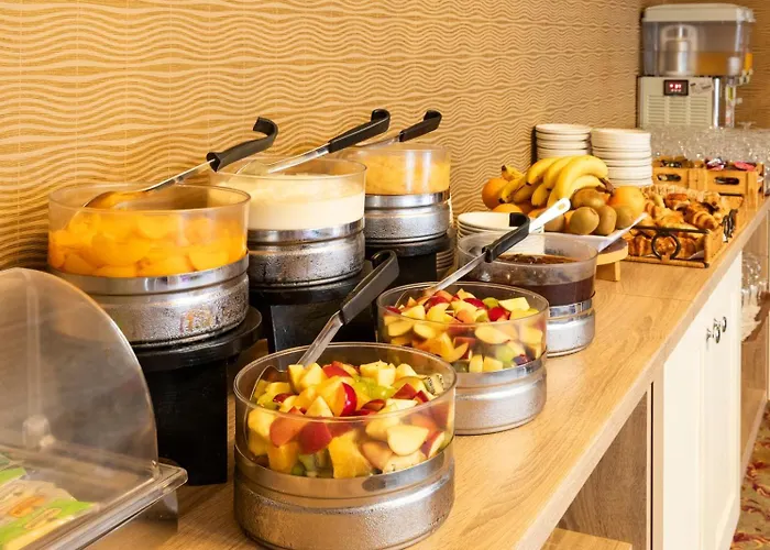 ホテル Seven Oaks カーロー