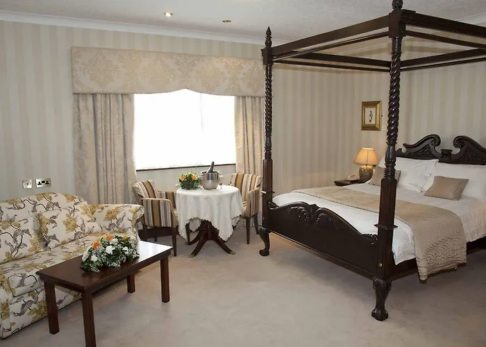 ホテル Seven Oaks カーロー