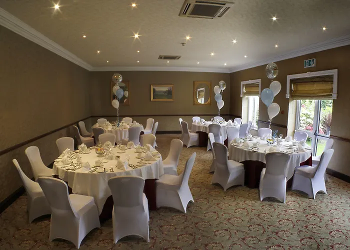 מלון Seven Oaks 4*