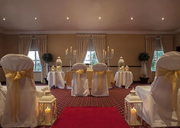 מלון Seven Oaks קרלו