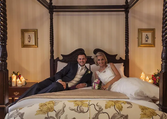 ホテル Seven Oaks カーロー