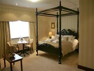 Seven Oaks מלון קרלו